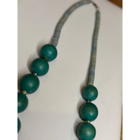 wOODEN Beaded Necklace With Large Green Beads & Blue Accents 20 Inches Long - Picture 6 of 8